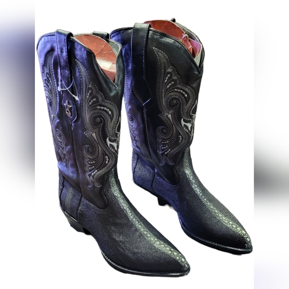 Size 11 color black - Picture 2 of 7